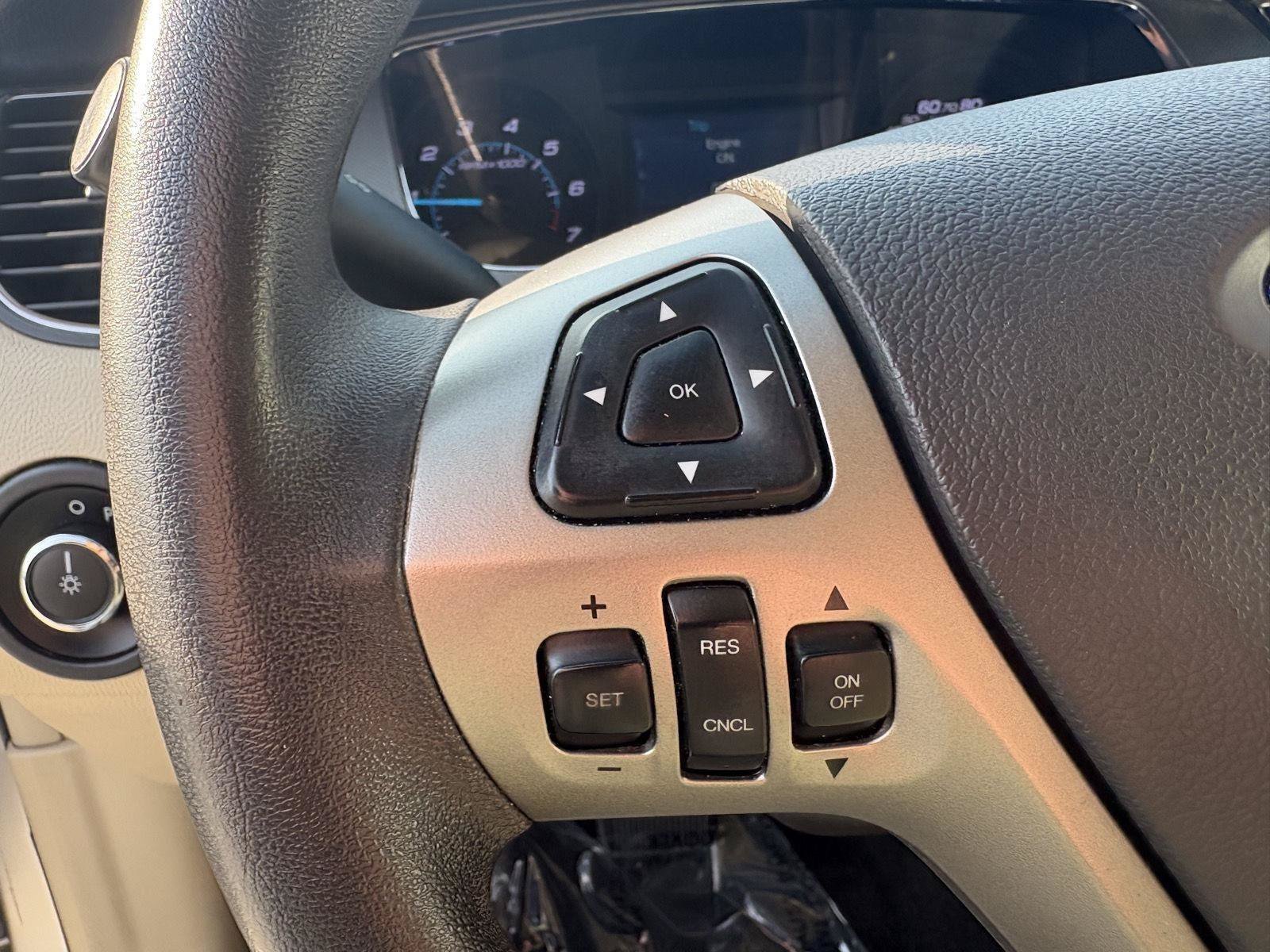 Used 2018 Ford Taurus SE FWD image 14