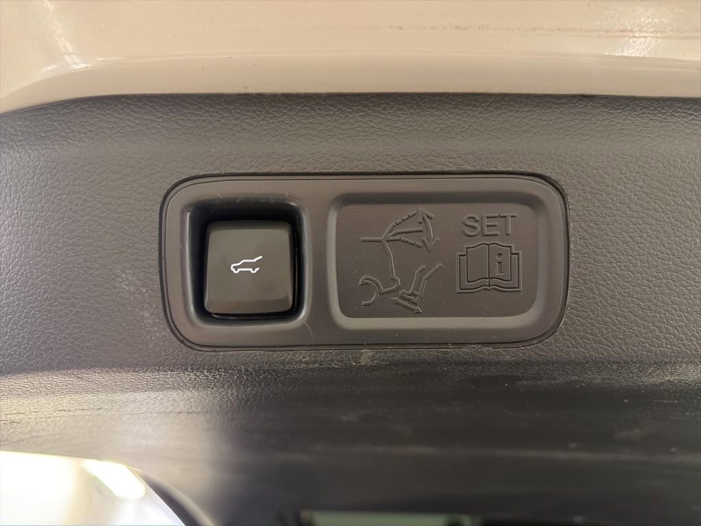 Certified 2023 Lincoln Navigator Reserve AWD/4WD image 40