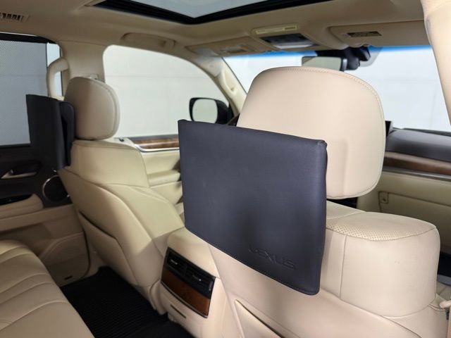 Used 2021 Lexus LX 570 4WD w/ Luxury Package image 32
