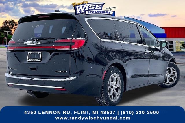 Used 2024 Chrysler Pacifica Limited image 13