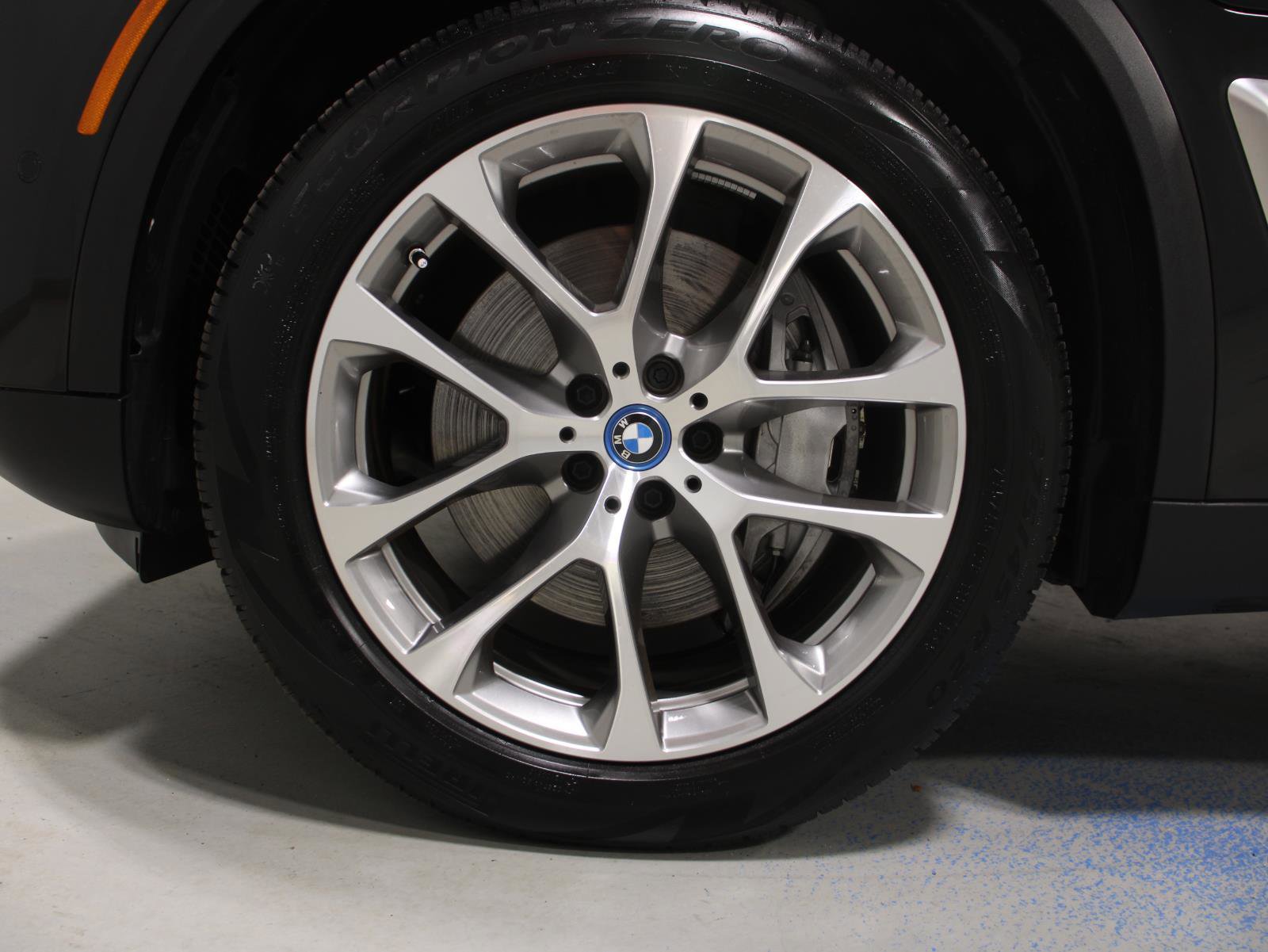 Certified 2025 BMW X5 xDrive50e w/ Parking Assistance Package image 24