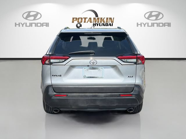Used 2019 Toyota RAV4 XLE Premium w/ Cold Weather Package FWD image 6