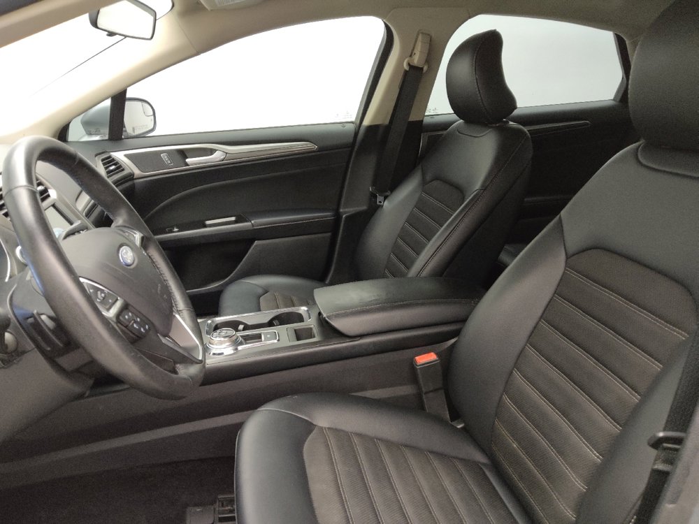 Used 2017 Ford Fusion SE w/ Equipment Group 201A image 17