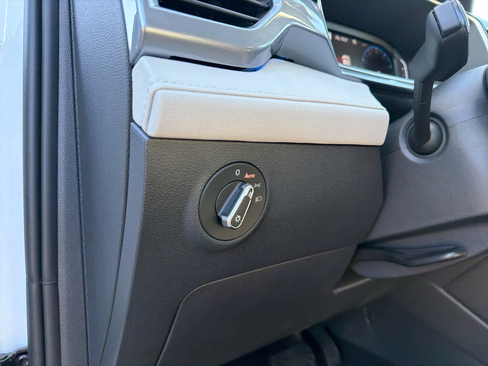 Certified 2025 Volkswagen Taos SEL image 16