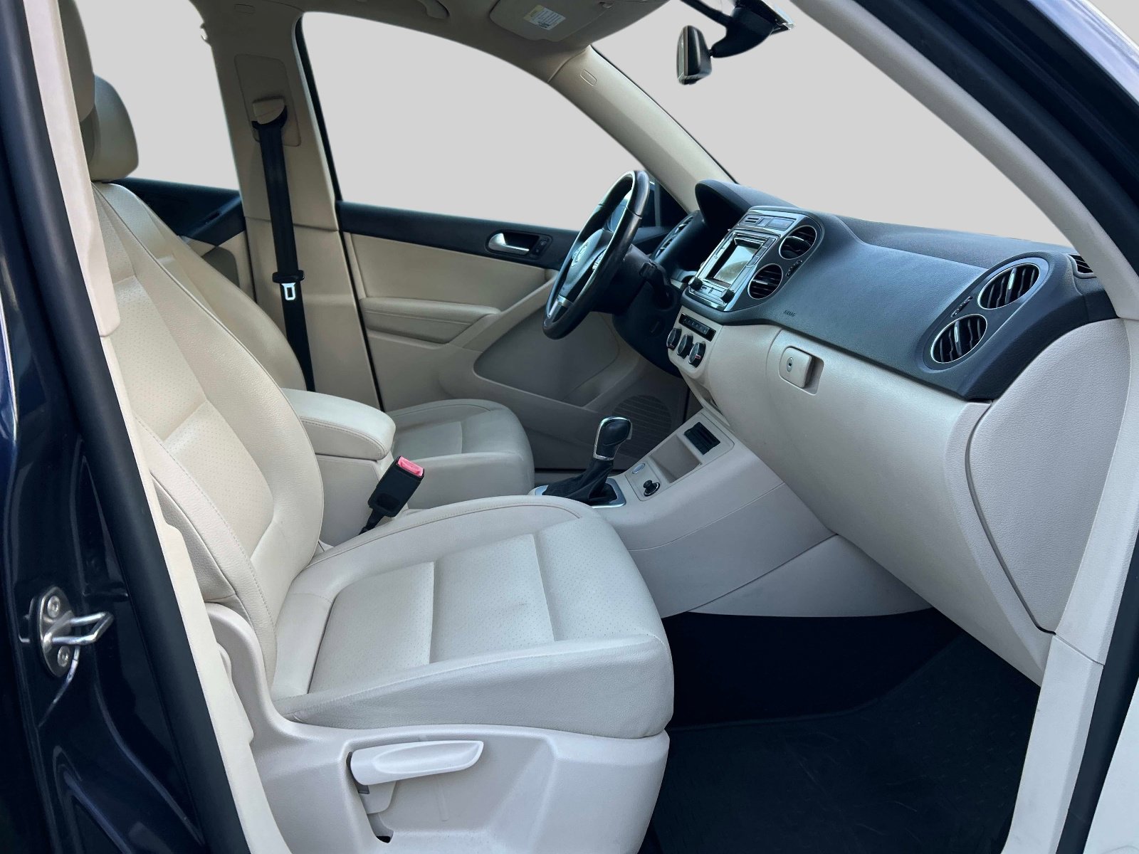 Used 2016 Volkswagen Tiguan SE image 17