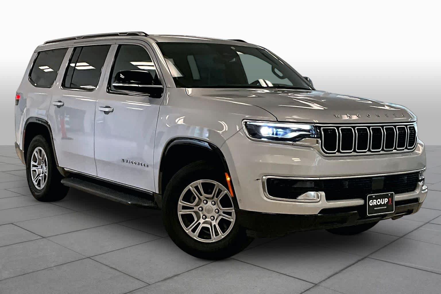 Used 2023 Jeep Wagoneer 2WD image 2