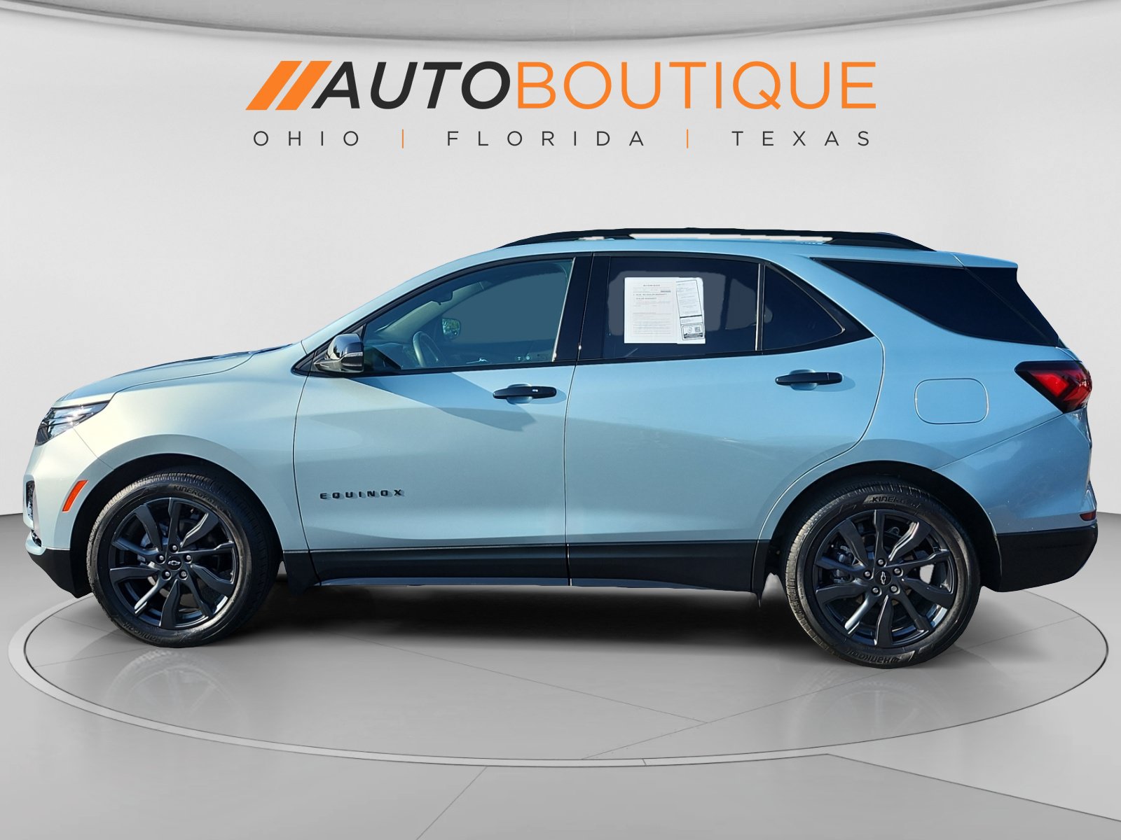 Used 2022 Chevrolet Equinox RS w/ Infotainment Package FWD image 2