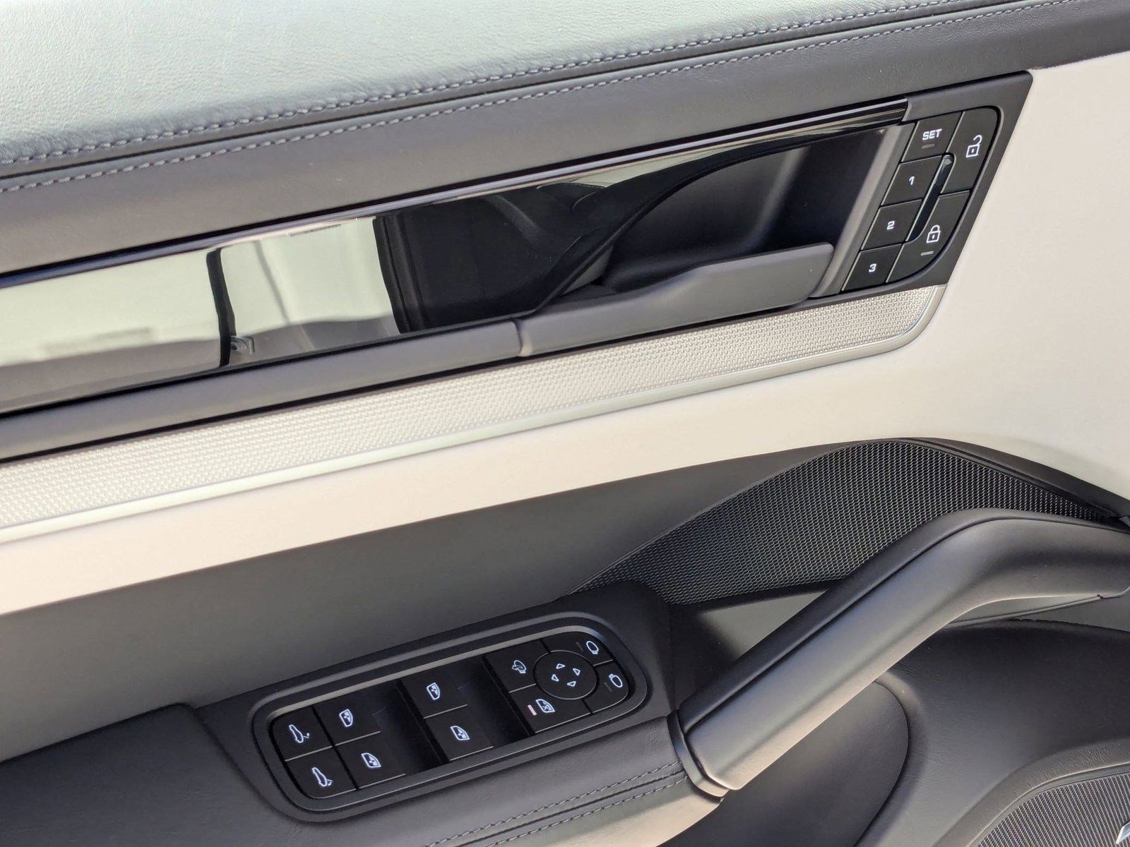 Certified 2025 Porsche Cayenne image 19