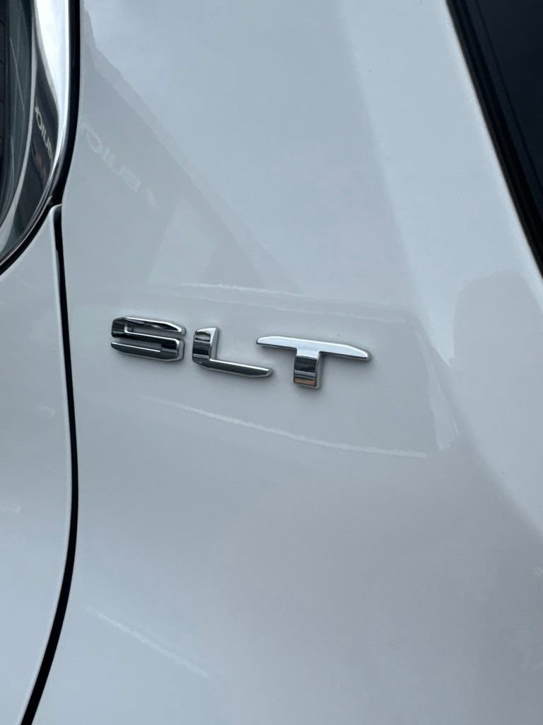 Used 2023 GMC Acadia SLT w/ Technology Package FWD image 7