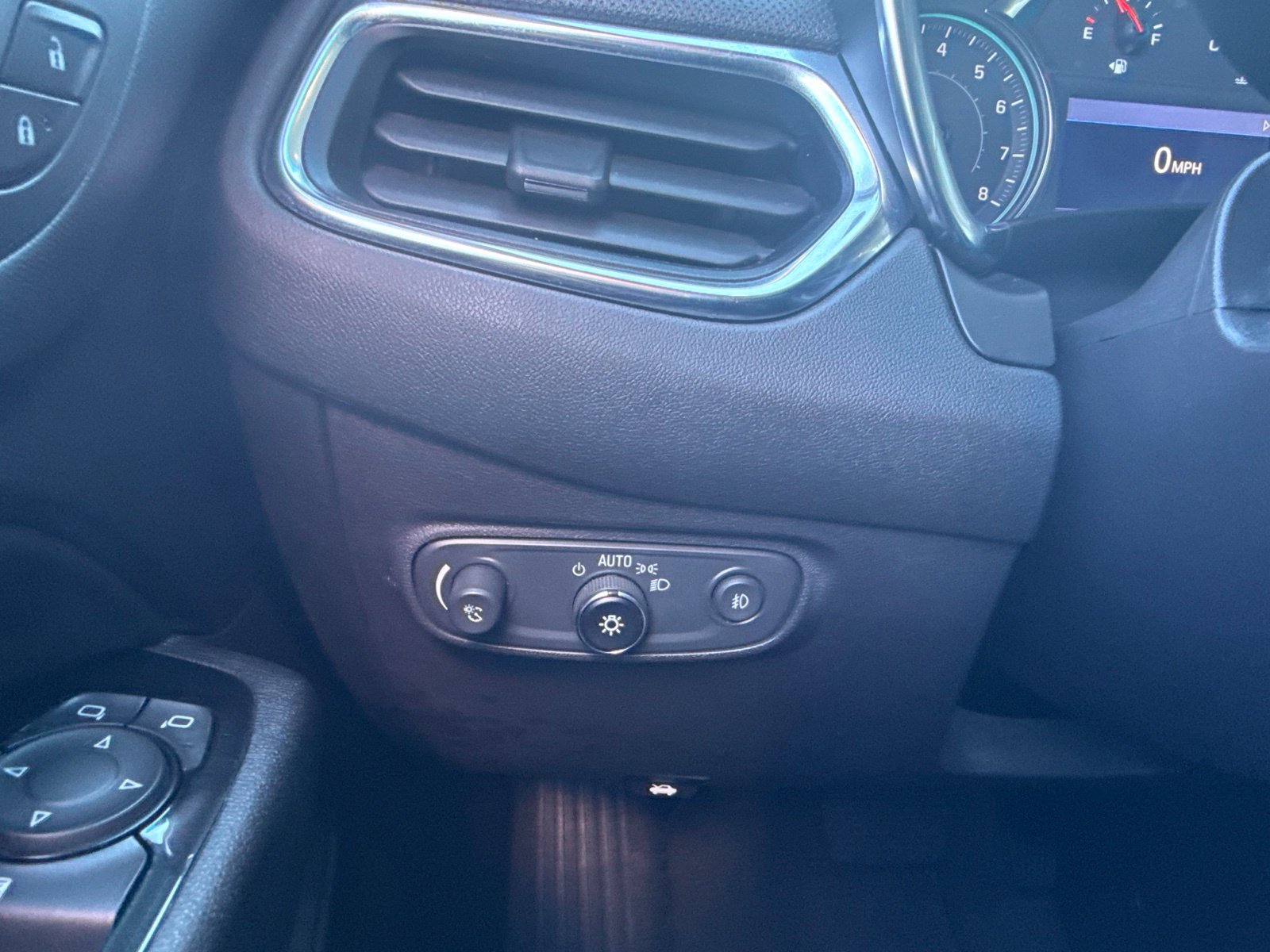Used 2024 Chevrolet Equinox Premier AWD/4WD image 37
