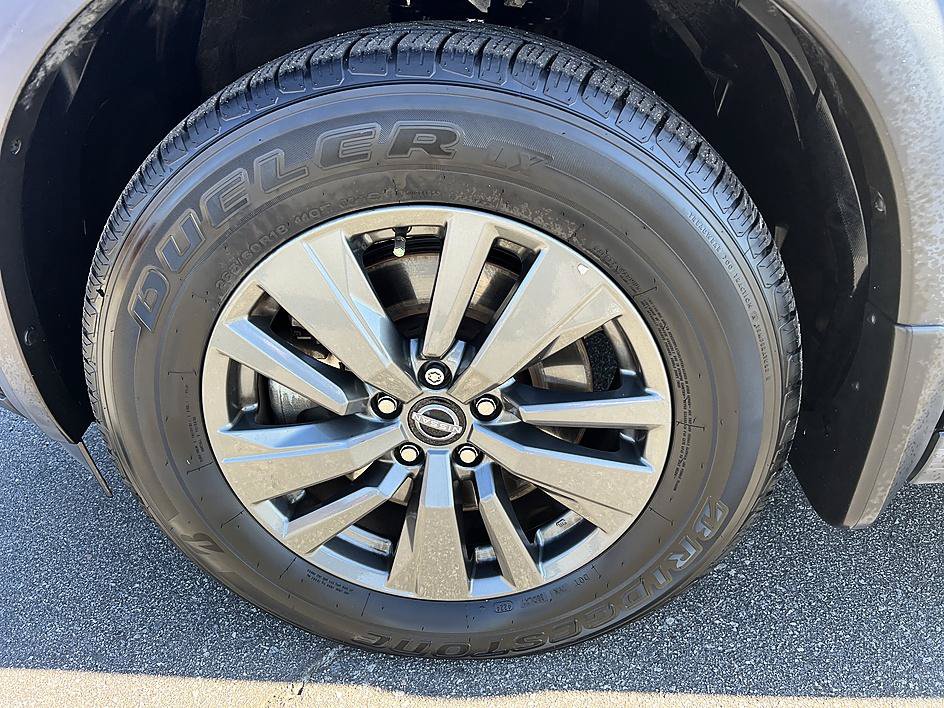 Certified 2022 Nissan Pathfinder SV w/ SV Black Package FWD image 9