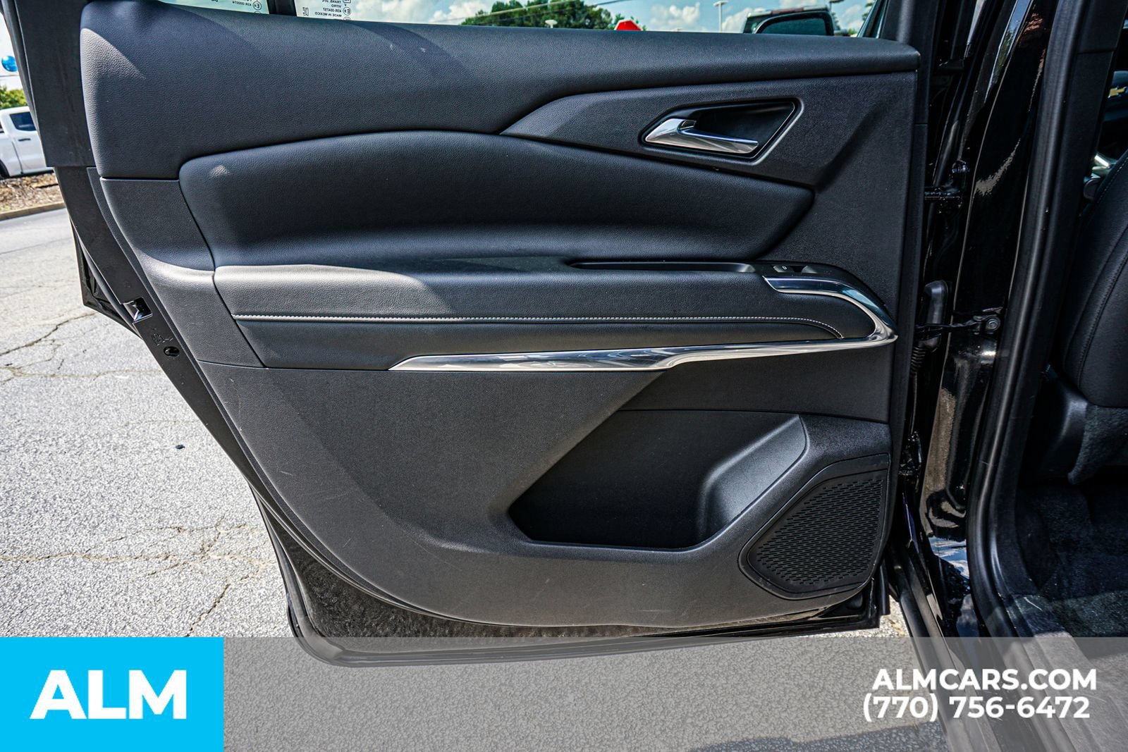 Used 2025 Chevrolet Traverse LT FWD image 57