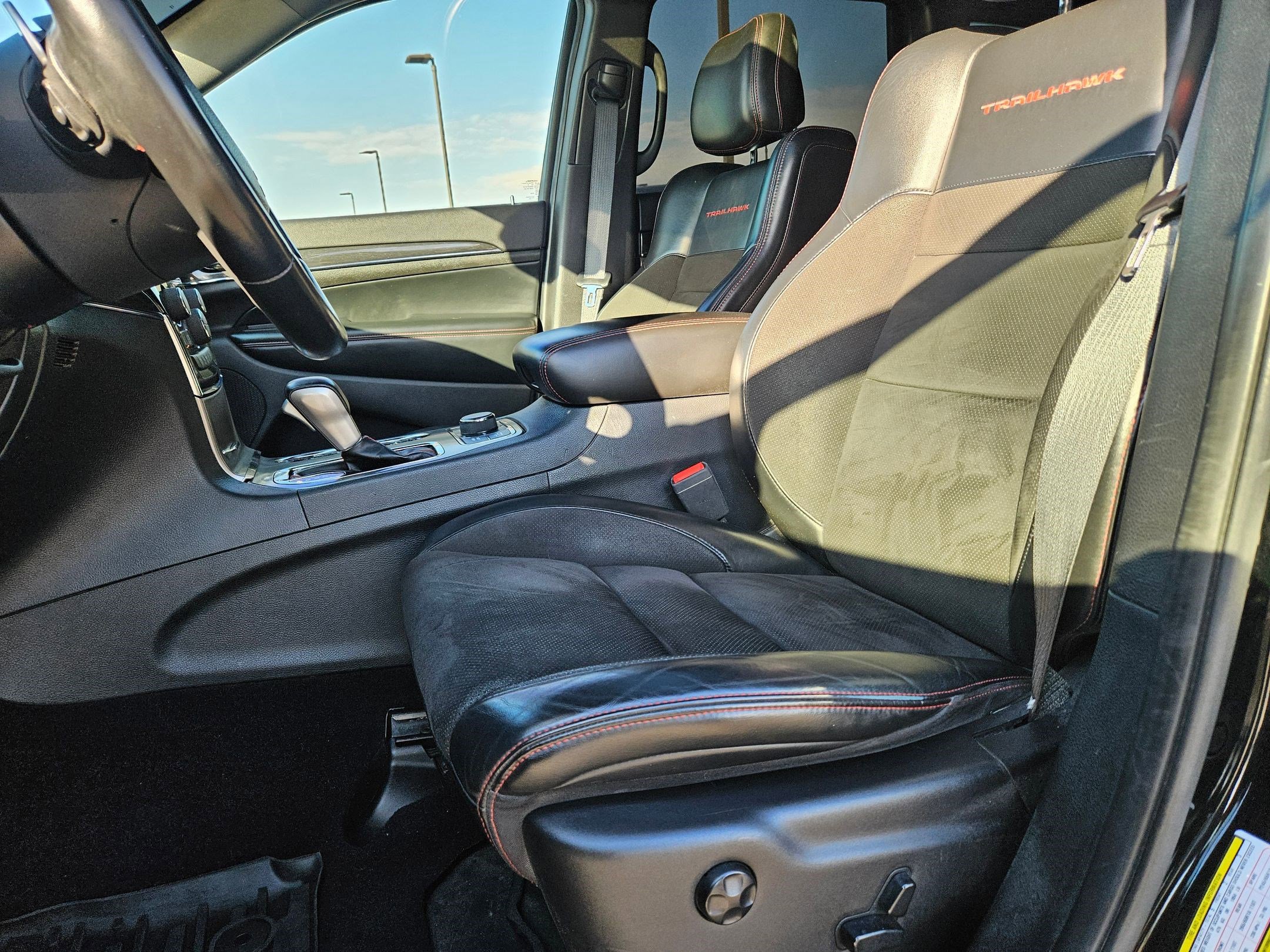 Used 2020 Jeep Grand Cherokee Trailhawk AWD/4WD image 17