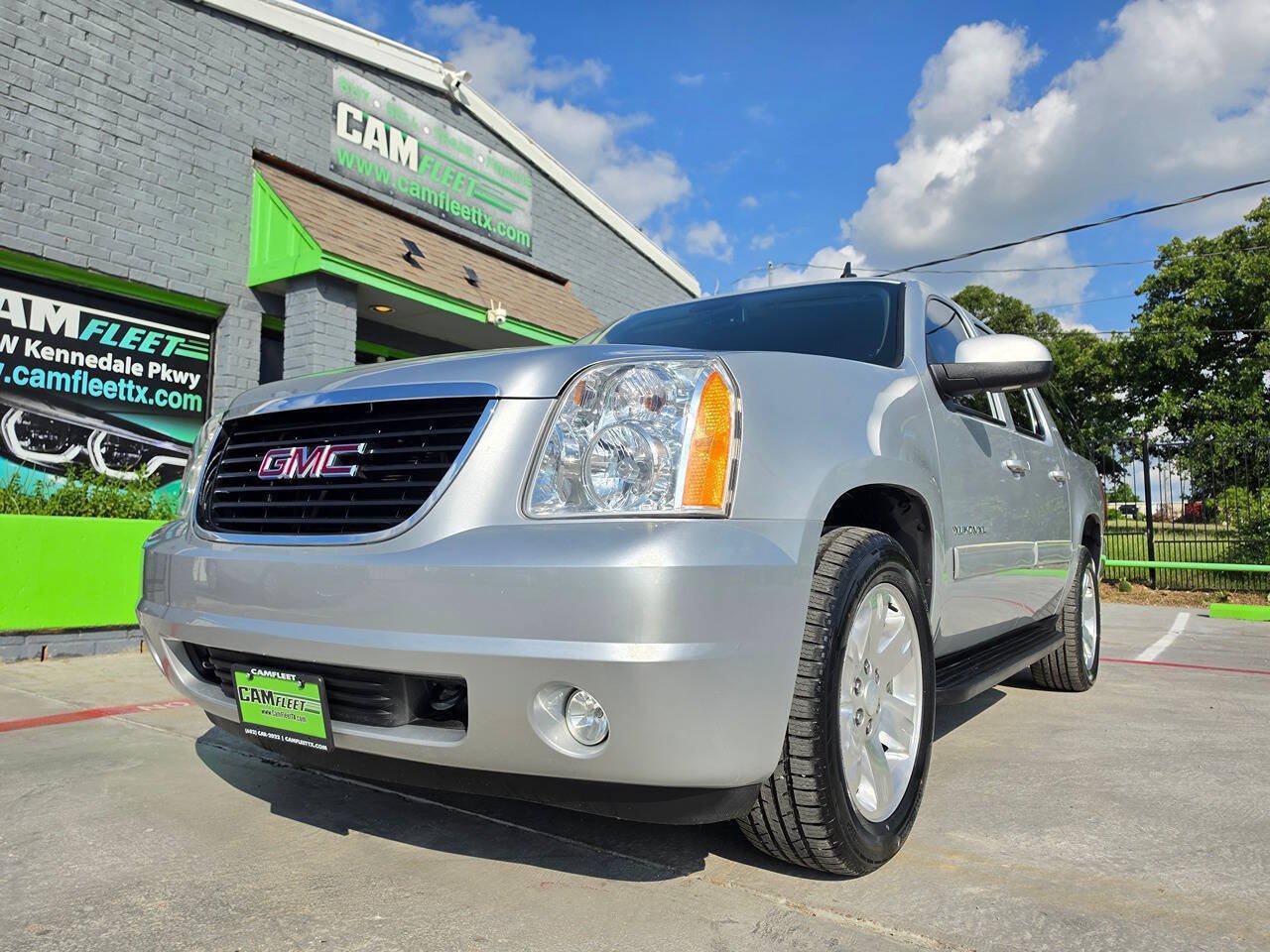 Used 2014 GMC Yukon XL SLT w/ SLT-2 Equipment Package RWD image 2