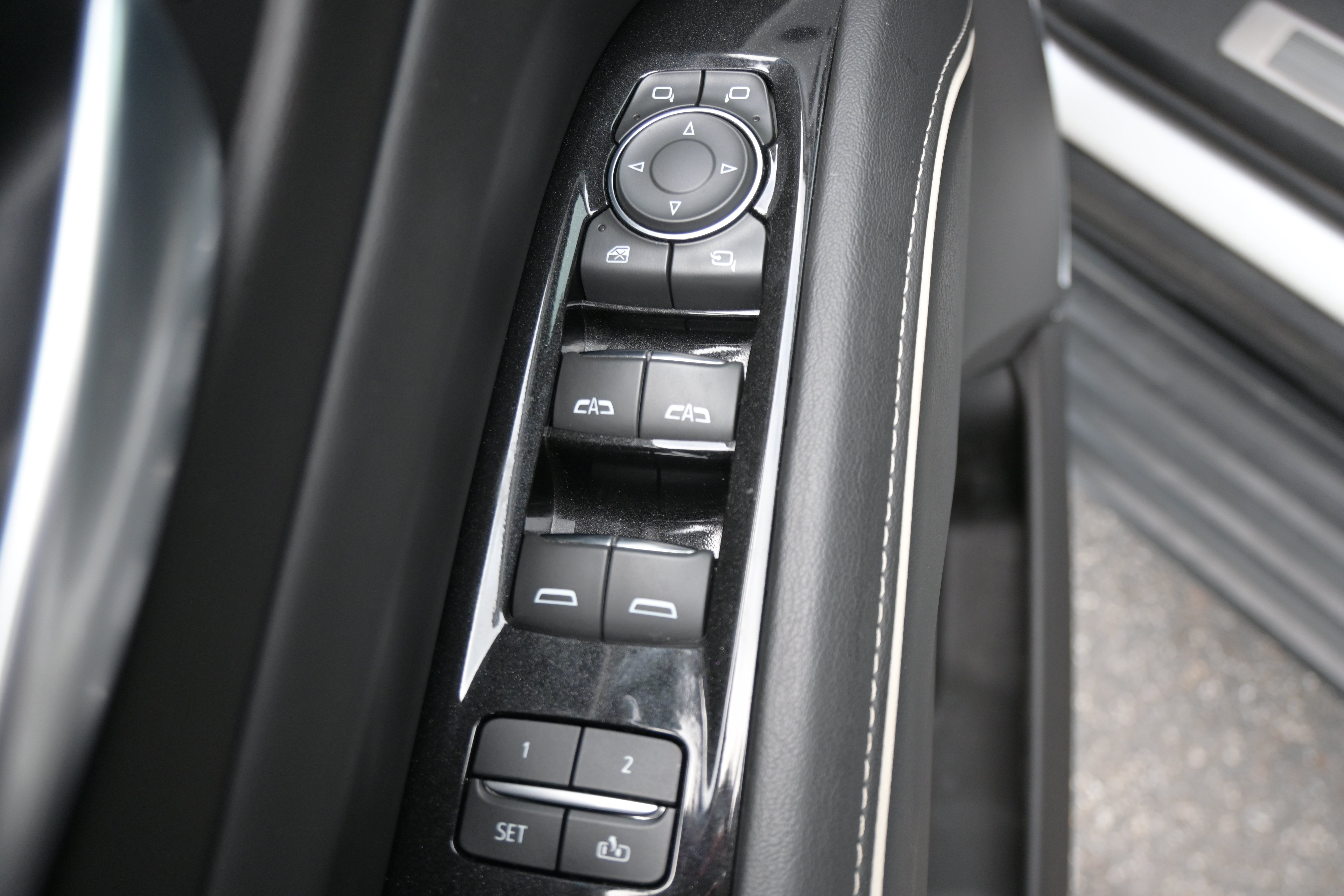 Used 2023 Cadillac Escalade Sport w/ LPO, ONYX Package AWD/4WD image 15