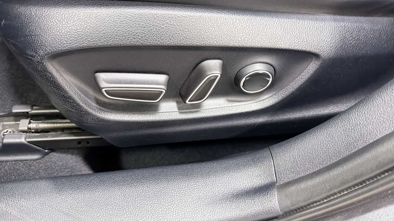 Certified 2016 Toyota Prius Four FWD image 14