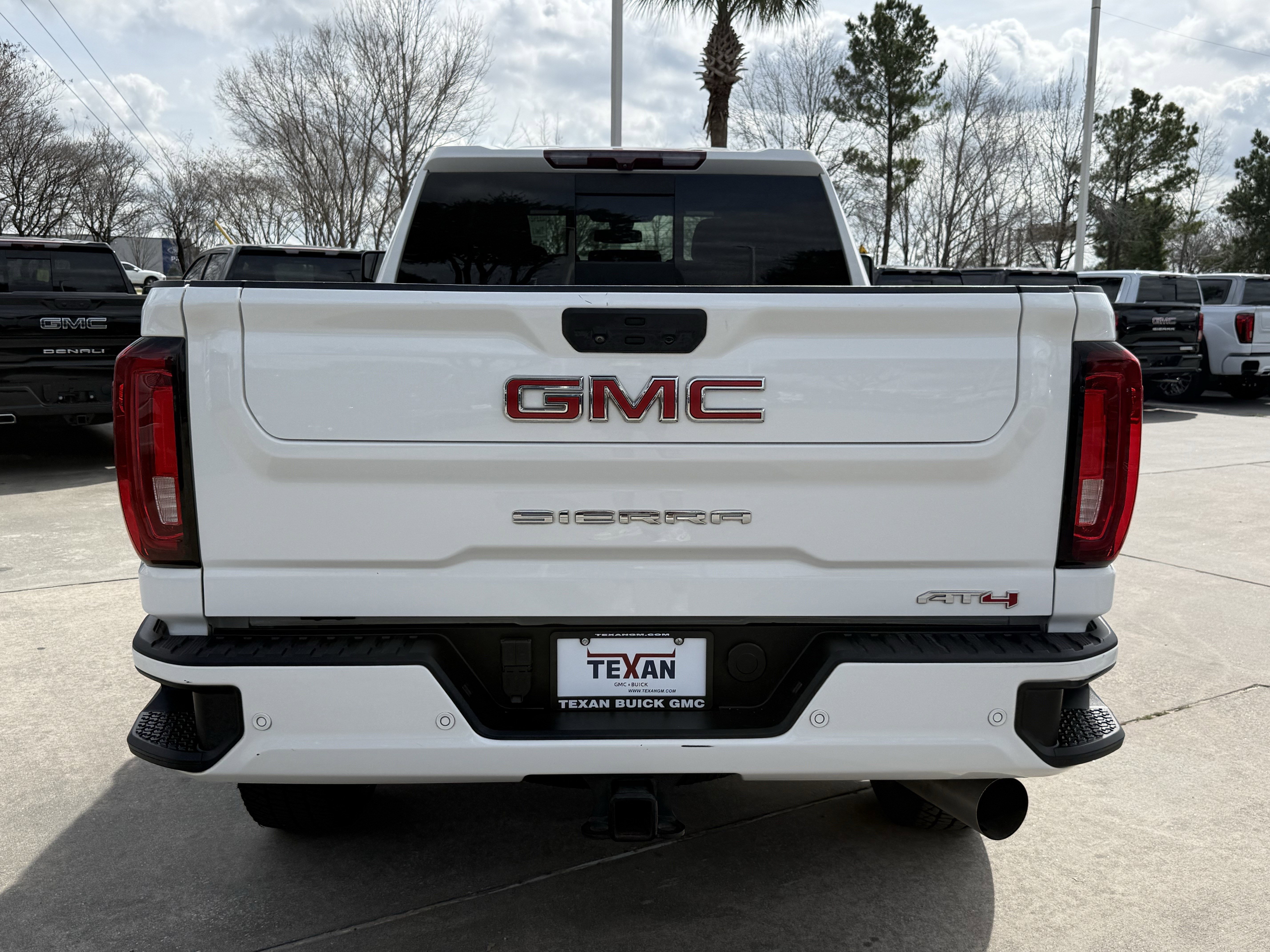 Used 2022 GMC Sierra 2500 AT4 w/ AT4 Preferred Package image 6