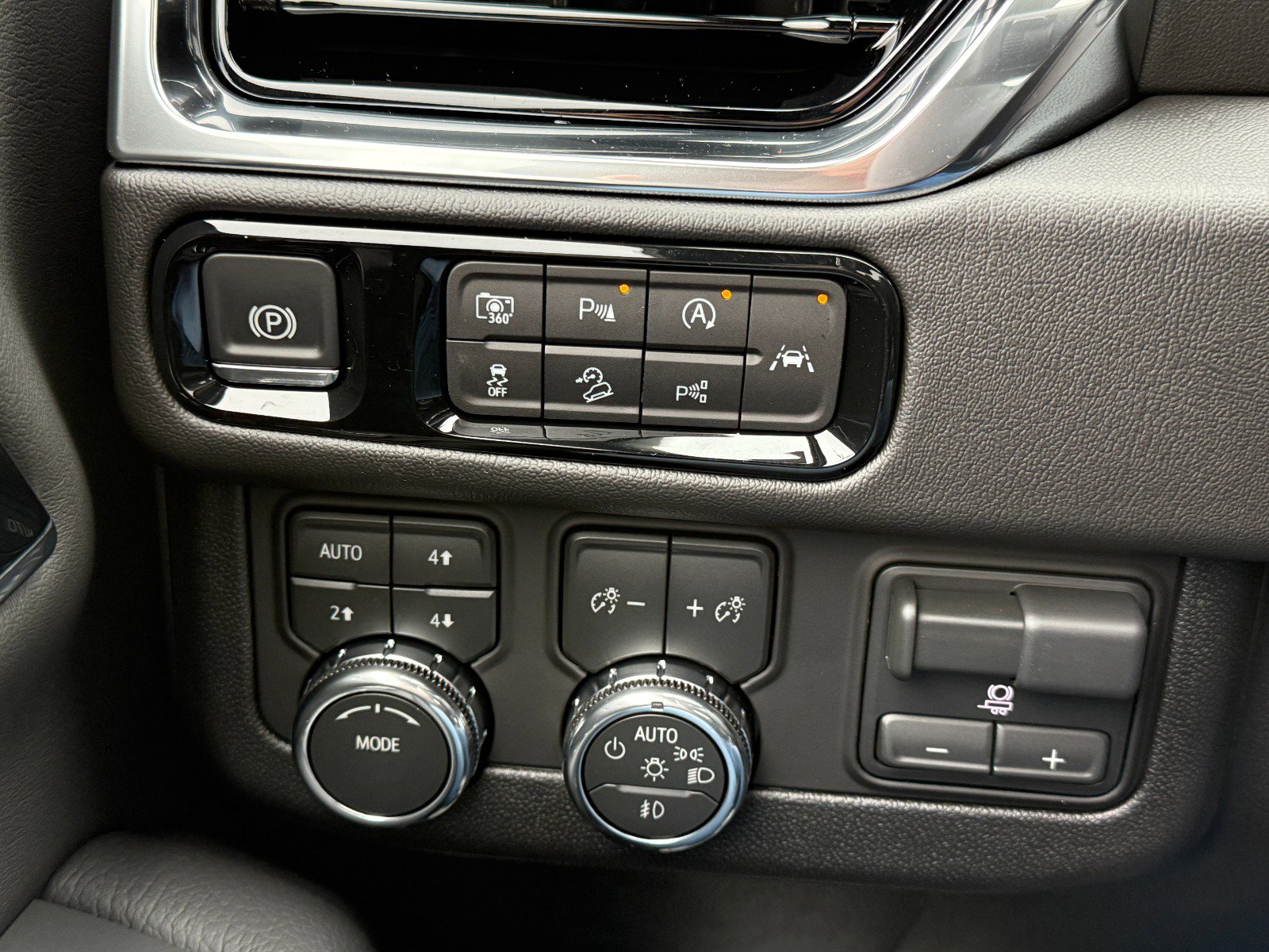 New 2026 GMC Yukon XL Denali image 33