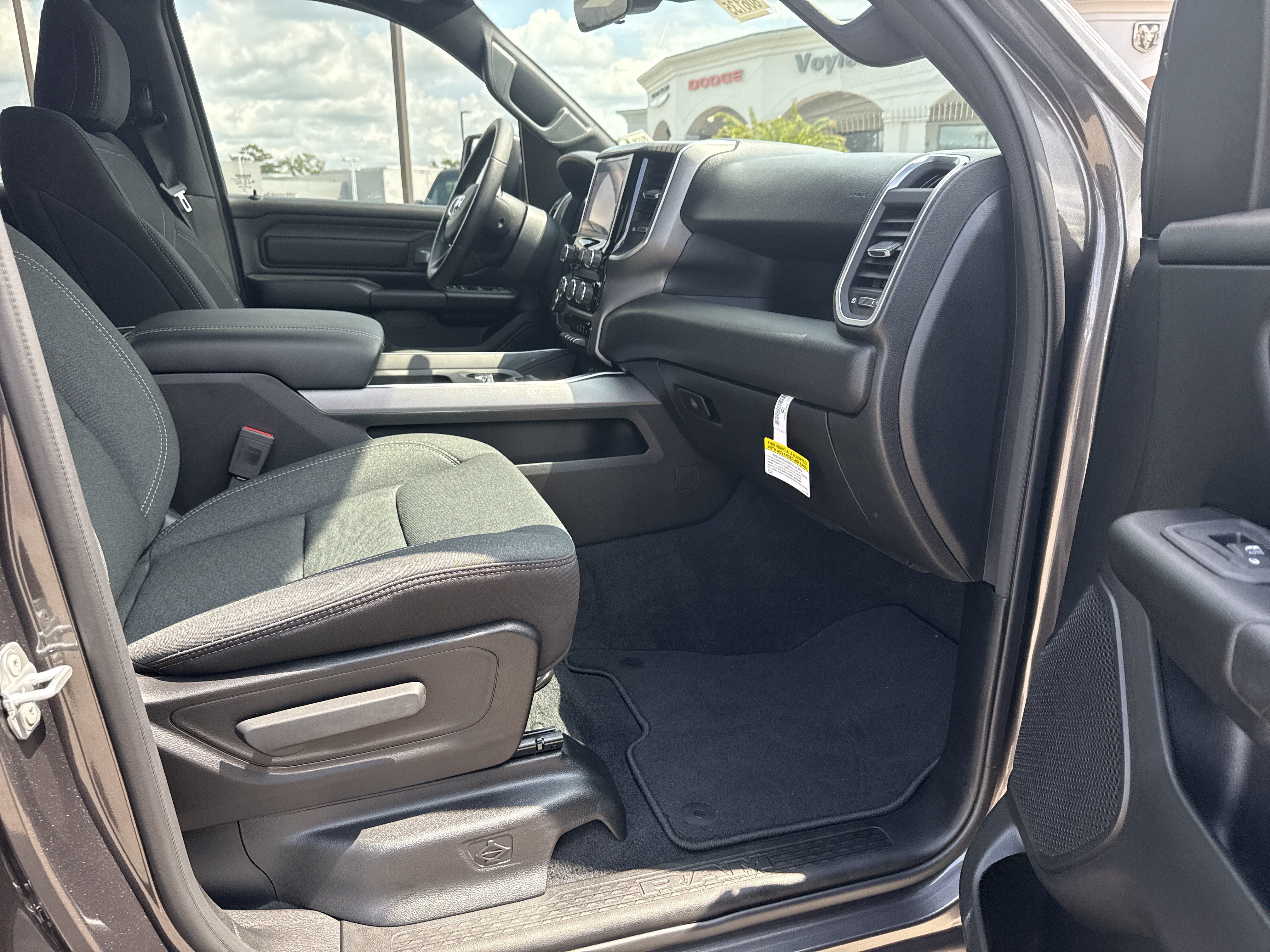 New 2026 RAM 1500 Express AWD/4WD image 15