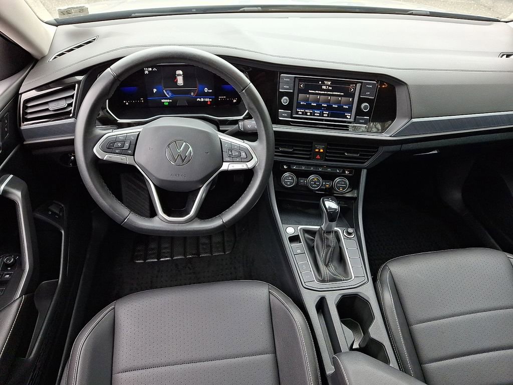 Certified 2022 Volkswagen Jetta SE w/ Panoramic Sunroof Package FWD image 11