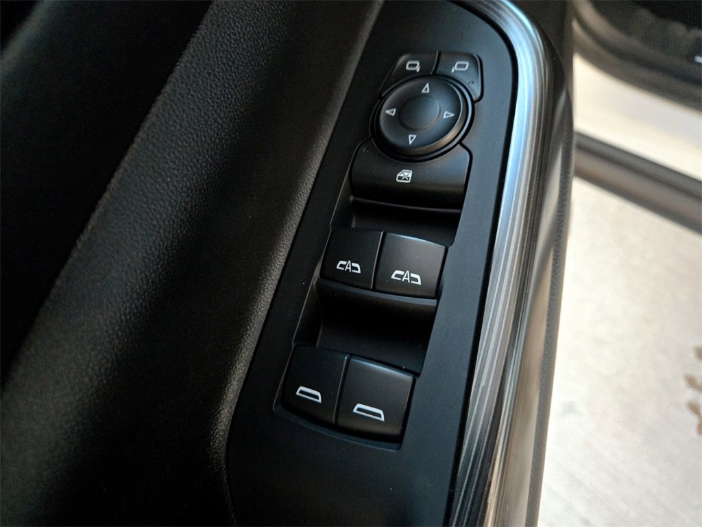 Used 2023 GMC Acadia SLT image 35