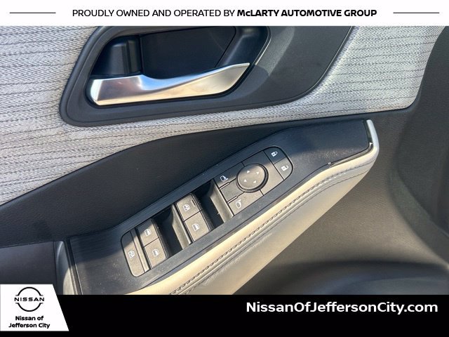 Used 2023 Nissan Rogue SV AWD/4WD image 17