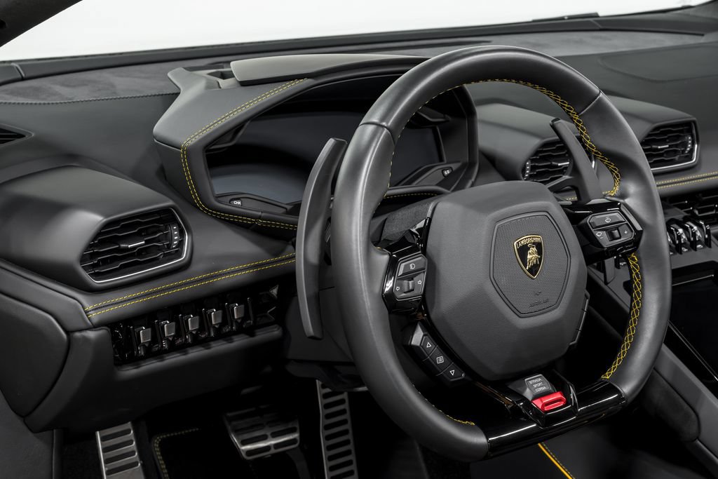 Used 2022 Lamborghini Huracan EVO RWD image 13