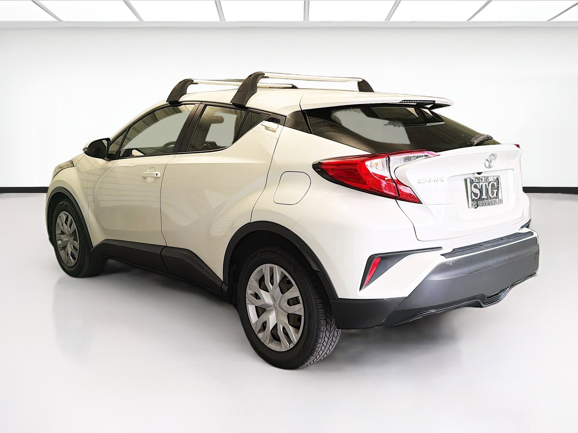 Used 2020 Toyota C-HR LE FWD image 6