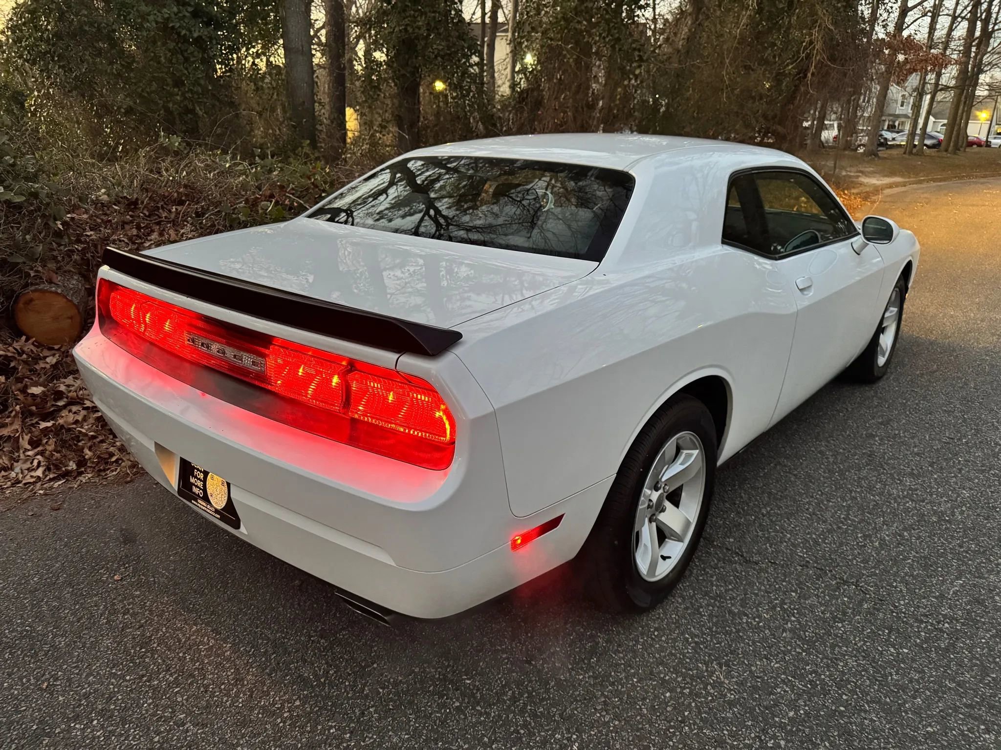 Used 2011 Dodge Challenger image 3