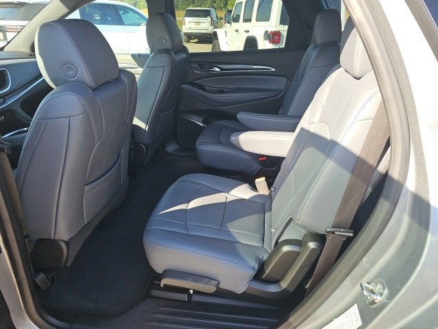 Used 2024 Buick Enclave Premium image 9