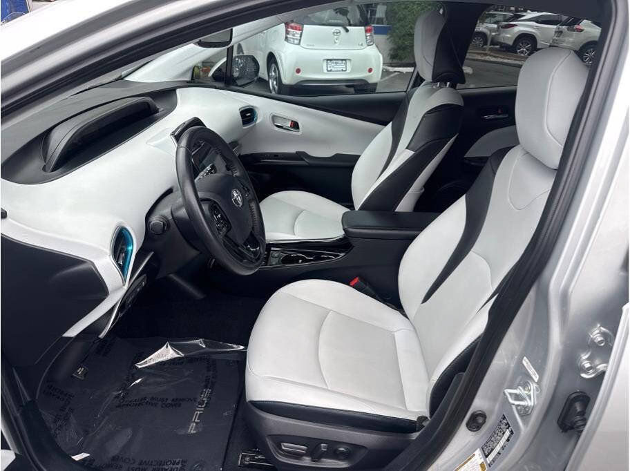 Used 2019 Toyota Prius XLE w/ Carpet Mat Package FWD image 15