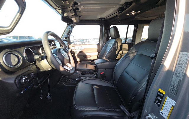 Used 2023 Jeep Wrangler Unlimited Sahara w/ Cold Weather Group AWD/4WD image 5