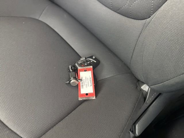 Used 2022 Toyota Corolla LE image 29