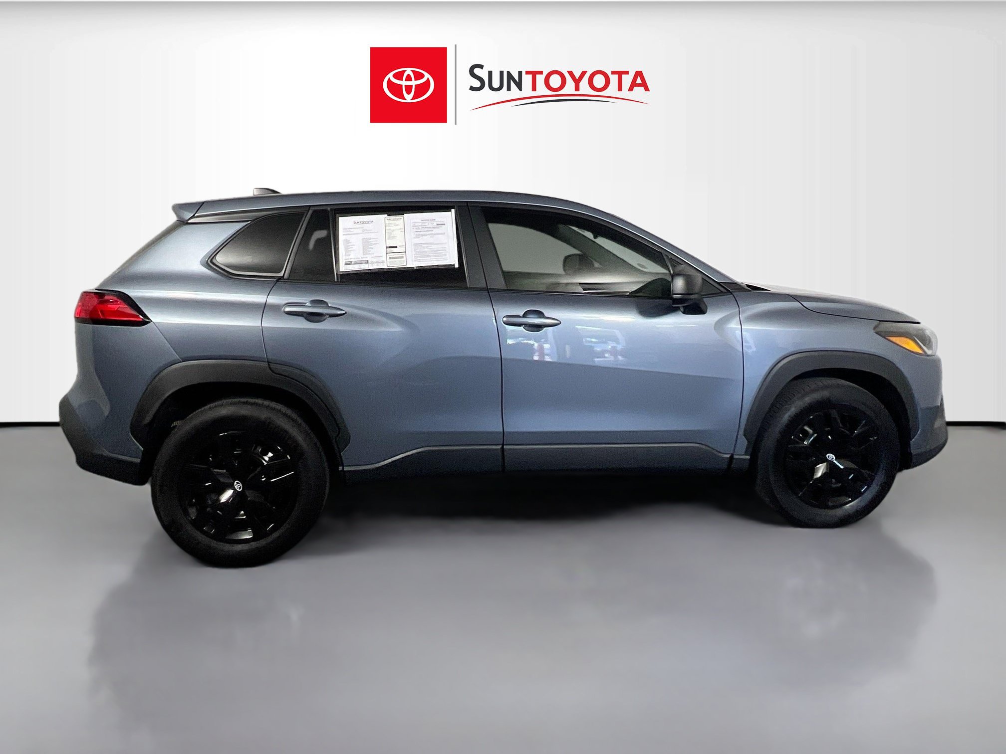 Used 2025 Toyota Corolla Cross L FWD image 2