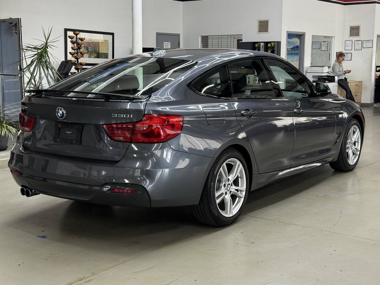 Used 2019 BMW 330i Gran Turismo xDrive w/ M Sport Package AWD/4WD image 6
