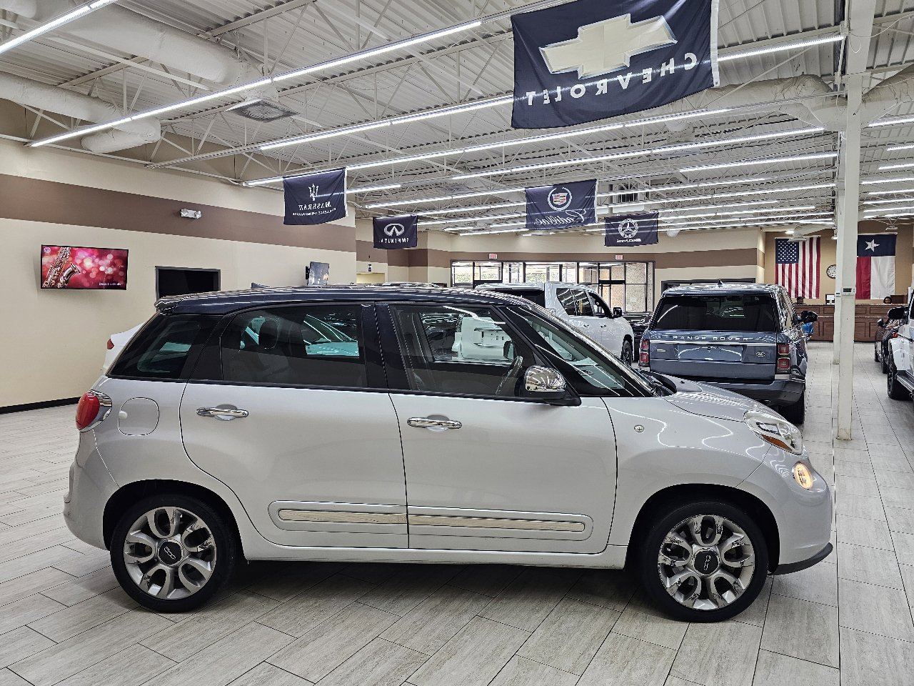 Used 2017 FIAT 500L Lounge w/ Premium Package image 6