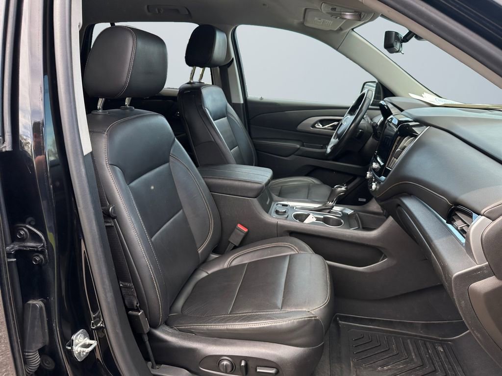 Used 2020 Chevrolet Traverse LT w/ LT Premium Package image 15