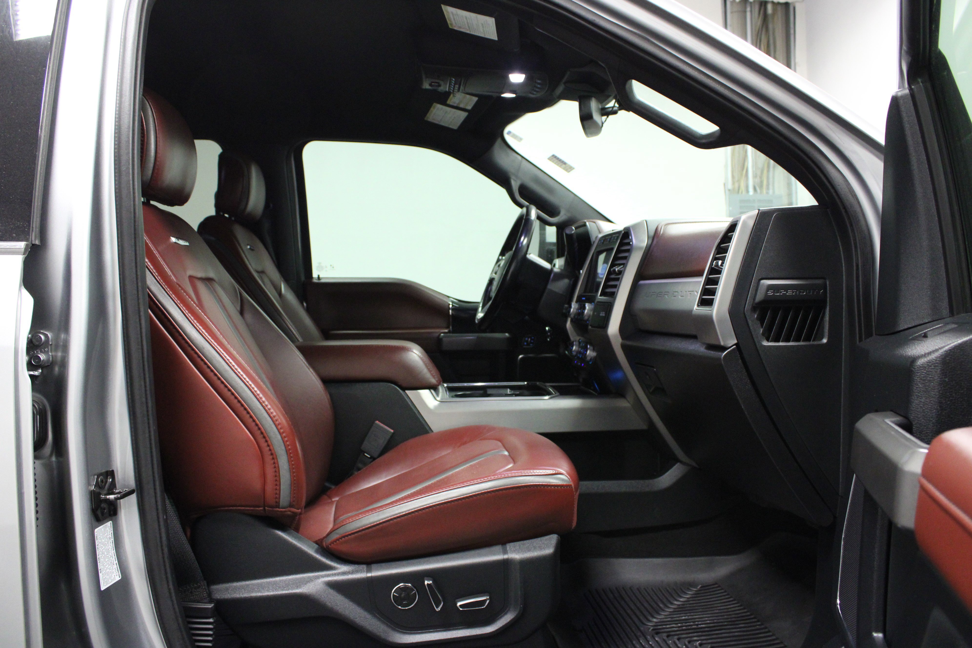 Used 2020 Ford F450 Platinum w/ FX4 Off-Road Package AWD/4WD image 16