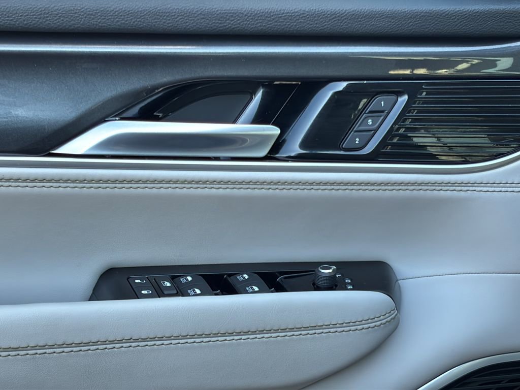 Used 2023 Jeep Wagoneer 4WD w/ Premium Group I image 17