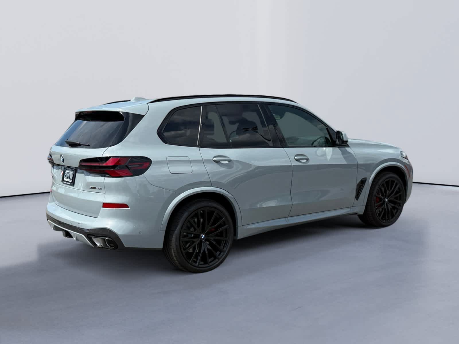 New 2026 BMW X5 xDrive40i w/ M Sport Package AWD/4WD image 3
