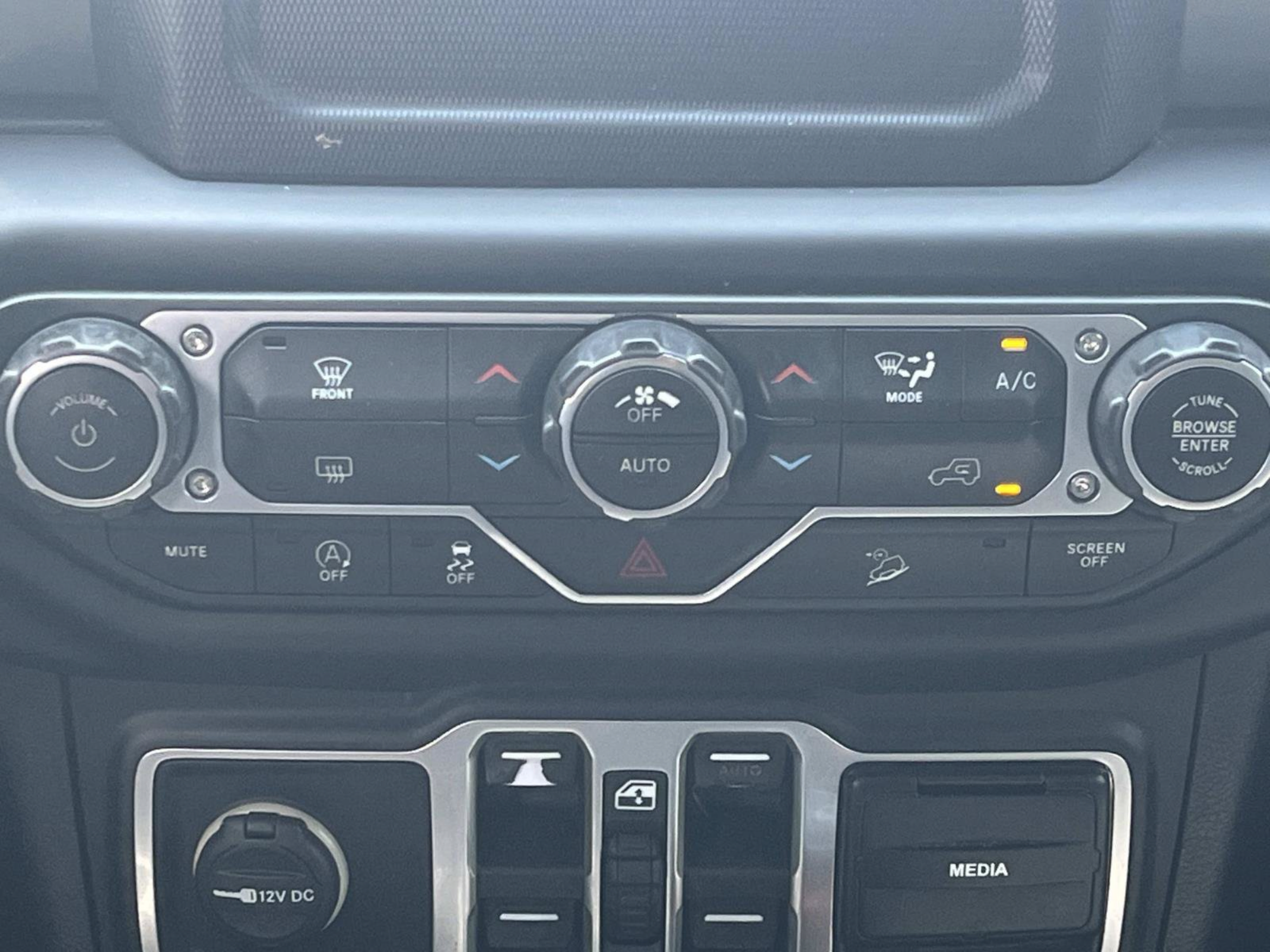 Used 2018 Jeep Wrangler Unlimited Sport S AWD/4WD image 12
