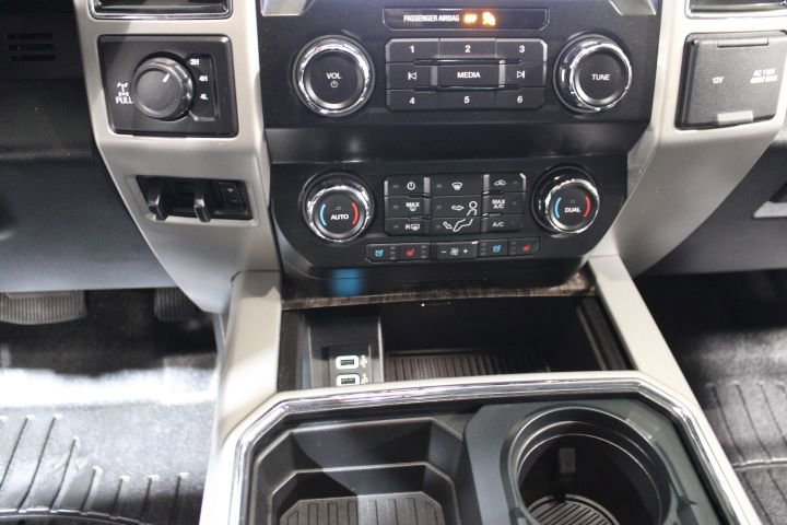 Used 2019 Ford F250 Lariat w/ Chrome Package image 32