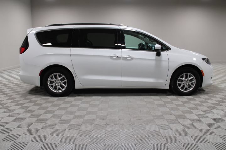 Used 2021 Chrysler Voyager Lxi FWD image 12