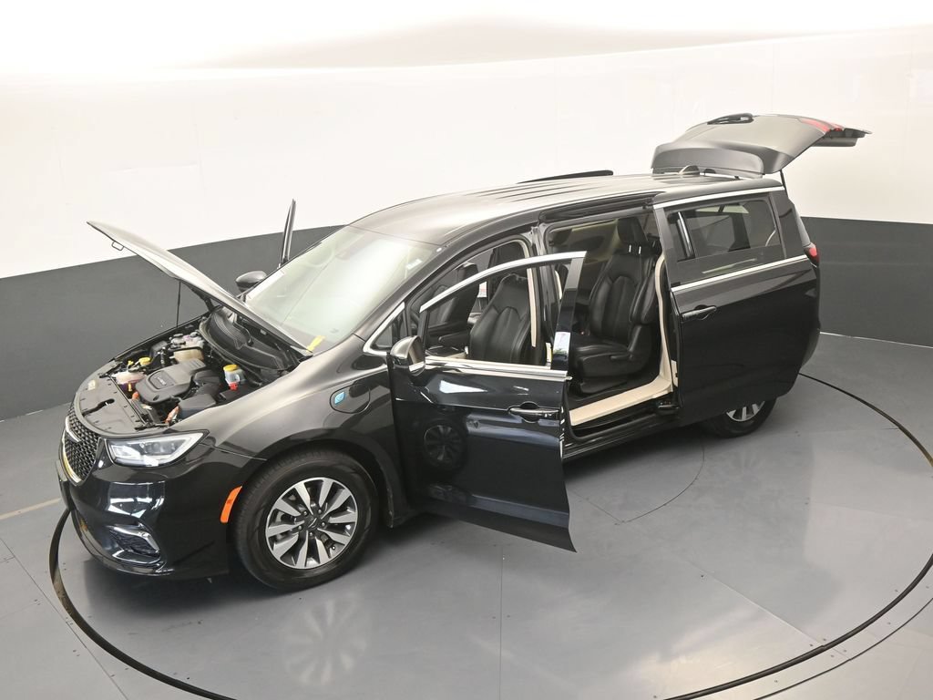 Used 2023 Chrysler Pacifica Touring-L FWD image 69