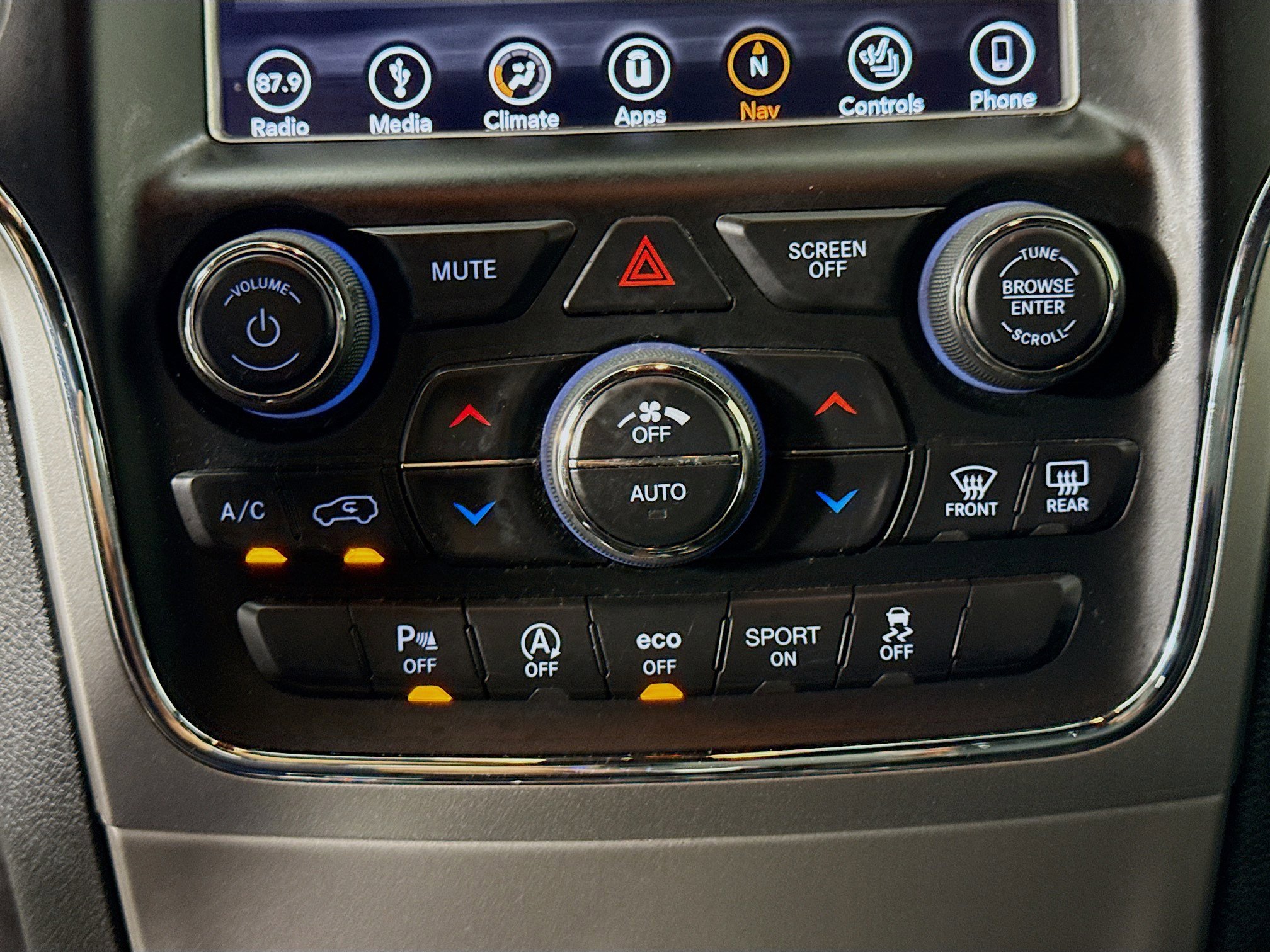 Used 2018 Jeep Grand Cherokee Altitude AWD/4WD image 16
