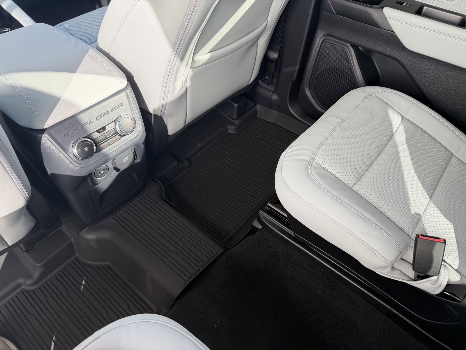 New 2026 Ford Explorer Platinum image 14