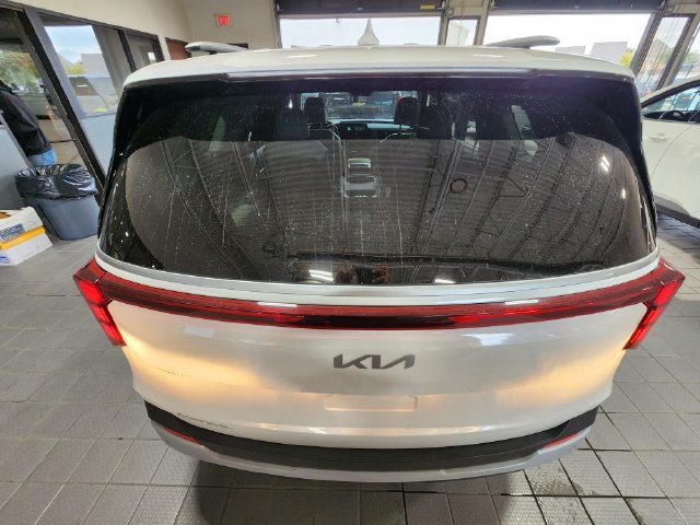 Used 2026 Kia Carnival EX FWD image 5