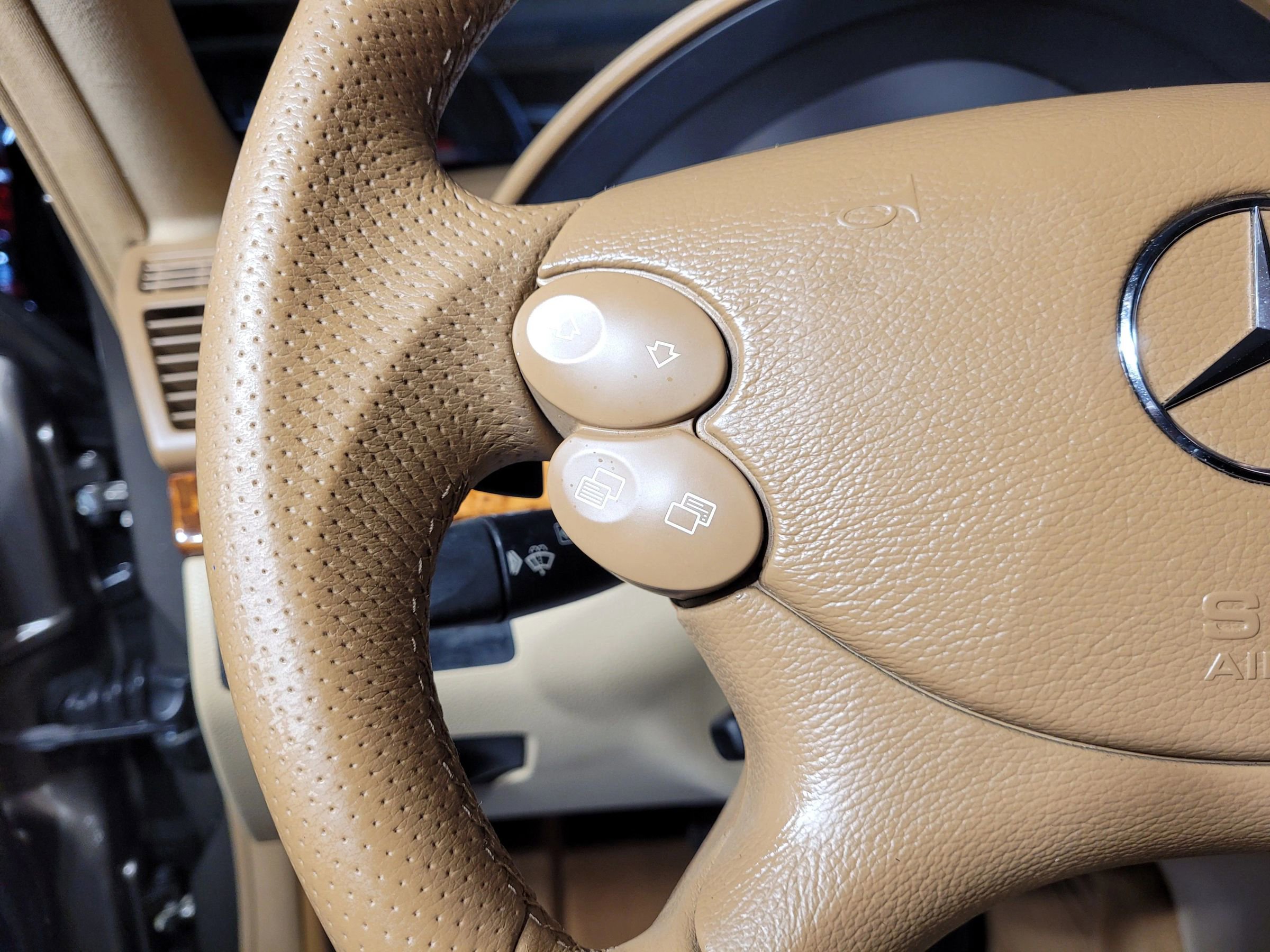 Used 2009 Mercedes-Benz E 350 Sedan image 25