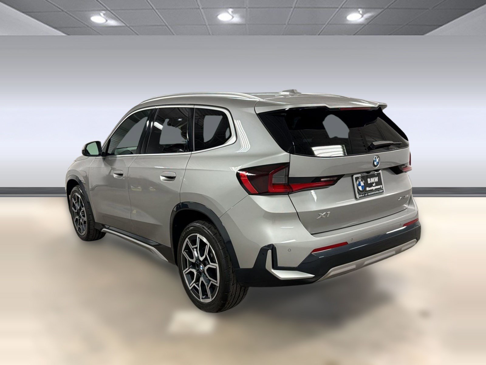 Used 2023 BMW X1 xDrive28i w/ Convenience Package AWD/4WD image 3