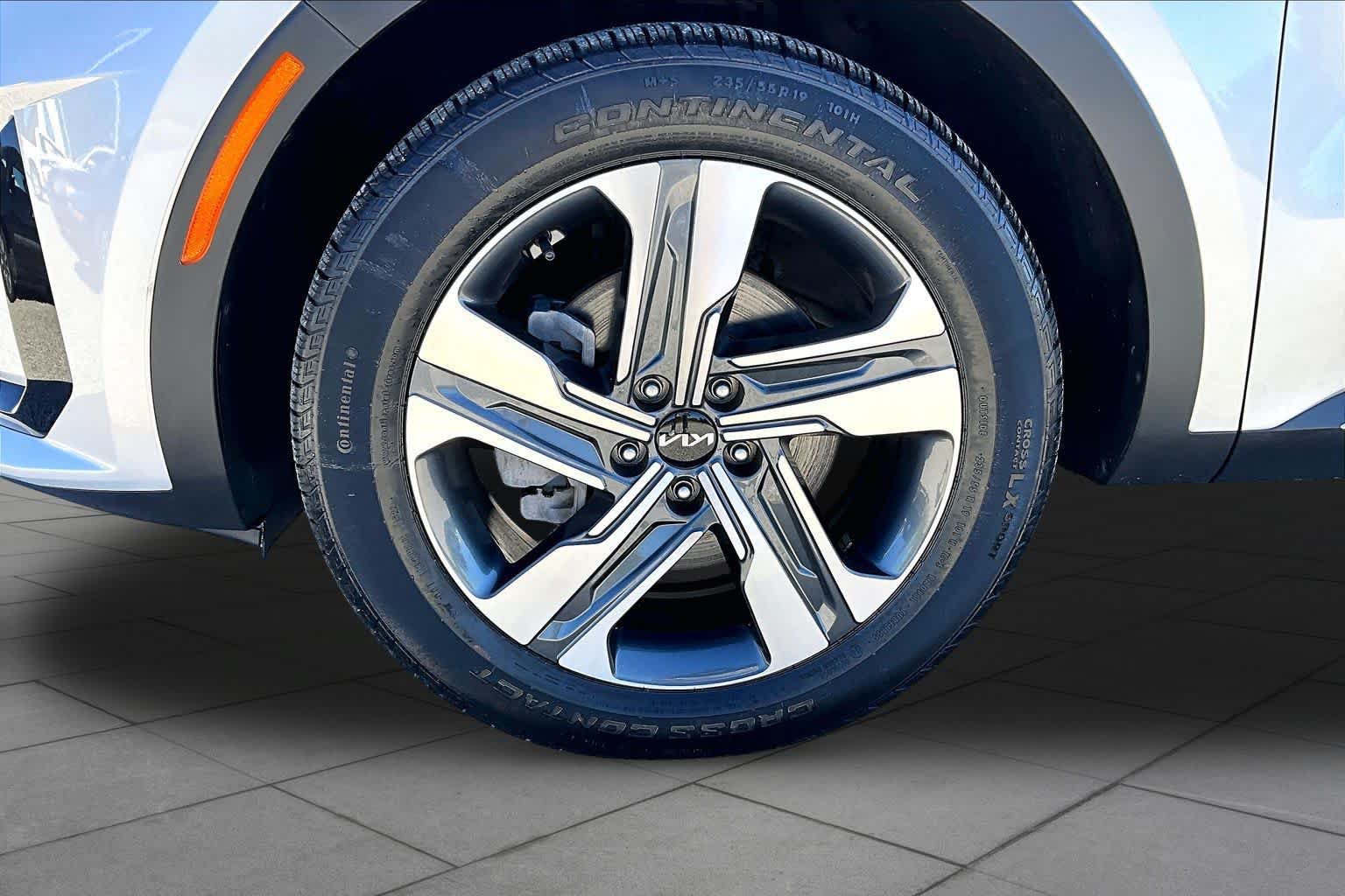 Used 2023 Kia Sorento EX w/ Panoramic Sunroof Package AWD/4WD image 11